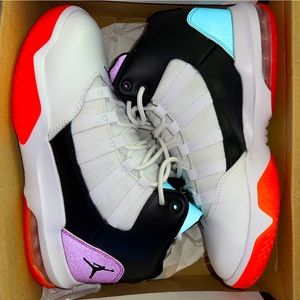 JORDAN MAX AURA (GS) Brand New Unisex Sneakers
